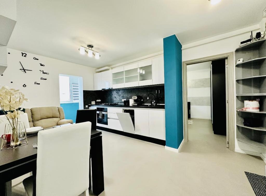 Apartment Primaverii 4 *